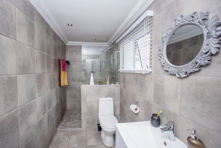 4 Bedroom Property for Sale in Nahoon Valley Park Eastern Cape